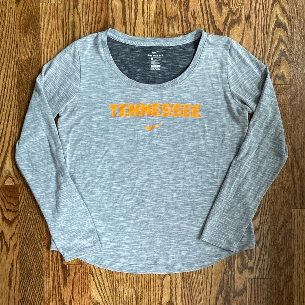 Excellent condition, Gray Nike Long Sleeve Tennessee Shirt size women’s medium